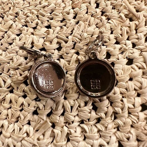 GIVENCHY Women’s 3-pc faux pearl necklace earrings and bracelet set rose beige - Picture 7 of 11